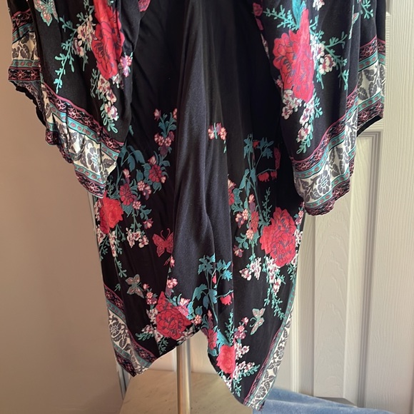EUC Flying Tomato Floral Kimino Size M/L - Picture 5 of 10